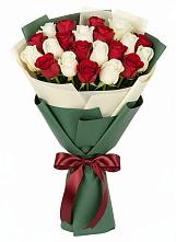 Букет Микс из красных и белых роз в Ермишь