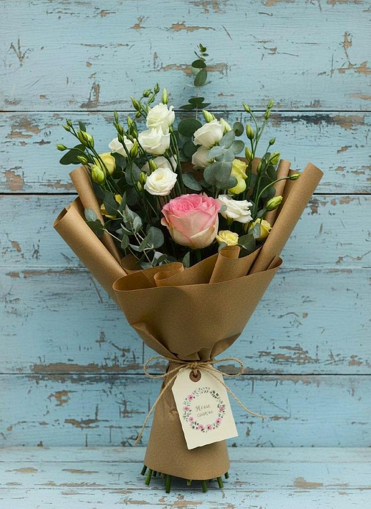 Букет цветов из: Розы и Лизиантусы в Ермишь