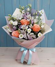 Букет цветов из:  Лизиантусы, Розы, Альстромерии и Гипсофила в Ермишь