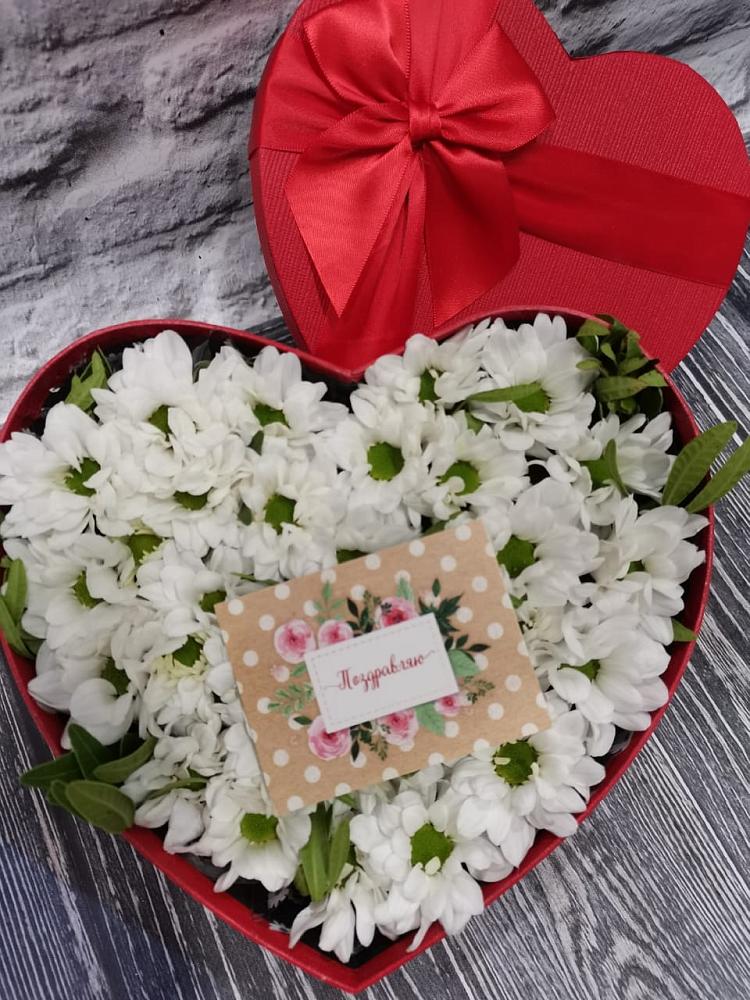 Цветочная композиция из Хризантемы в виде сердца в Ермишь