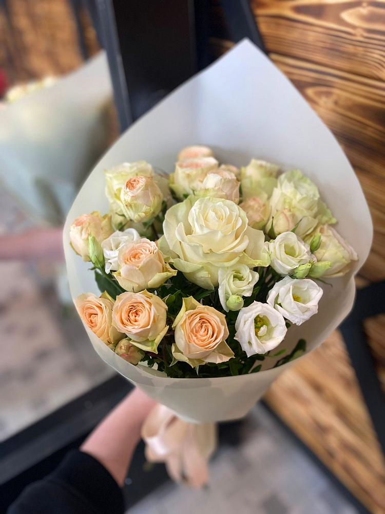 Букет цветов из: Розы и Лизиантусы в Ермишь