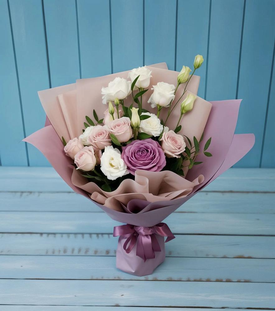 Букет цветов из: Розы и Лизиантусы в Ермишь